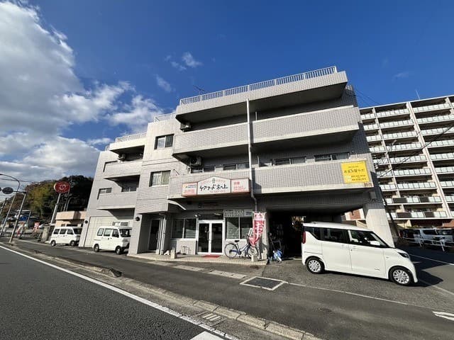 グランドハイム木の上の外観写真