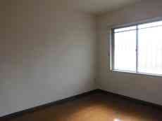 写真は別部屋です