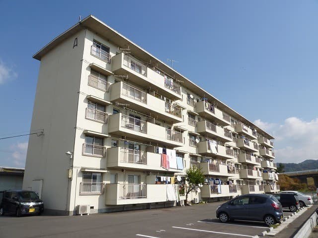 スカイコート松岡の外観写真