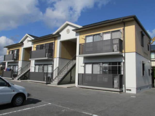 ニューフォーレス鶴の外観写真