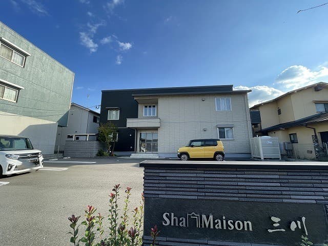 シャーメゾン三川