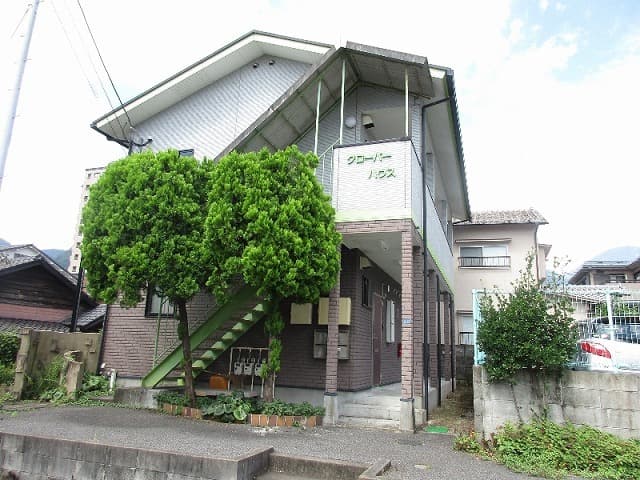 クローバーハウスの外観写真